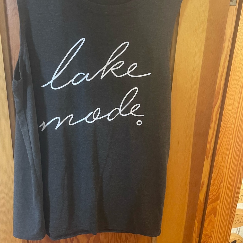 Graphic tank